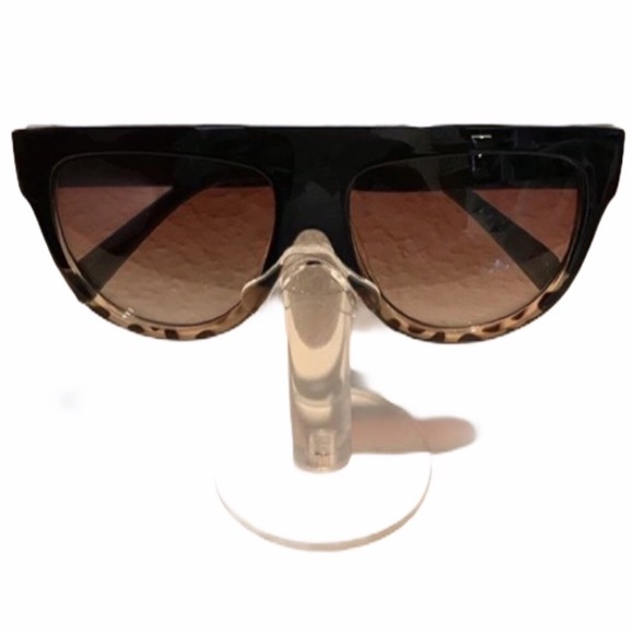 Large Oversized Flat Top Frame Sunglasses in Black or Tortoise - Picture 2 of 5